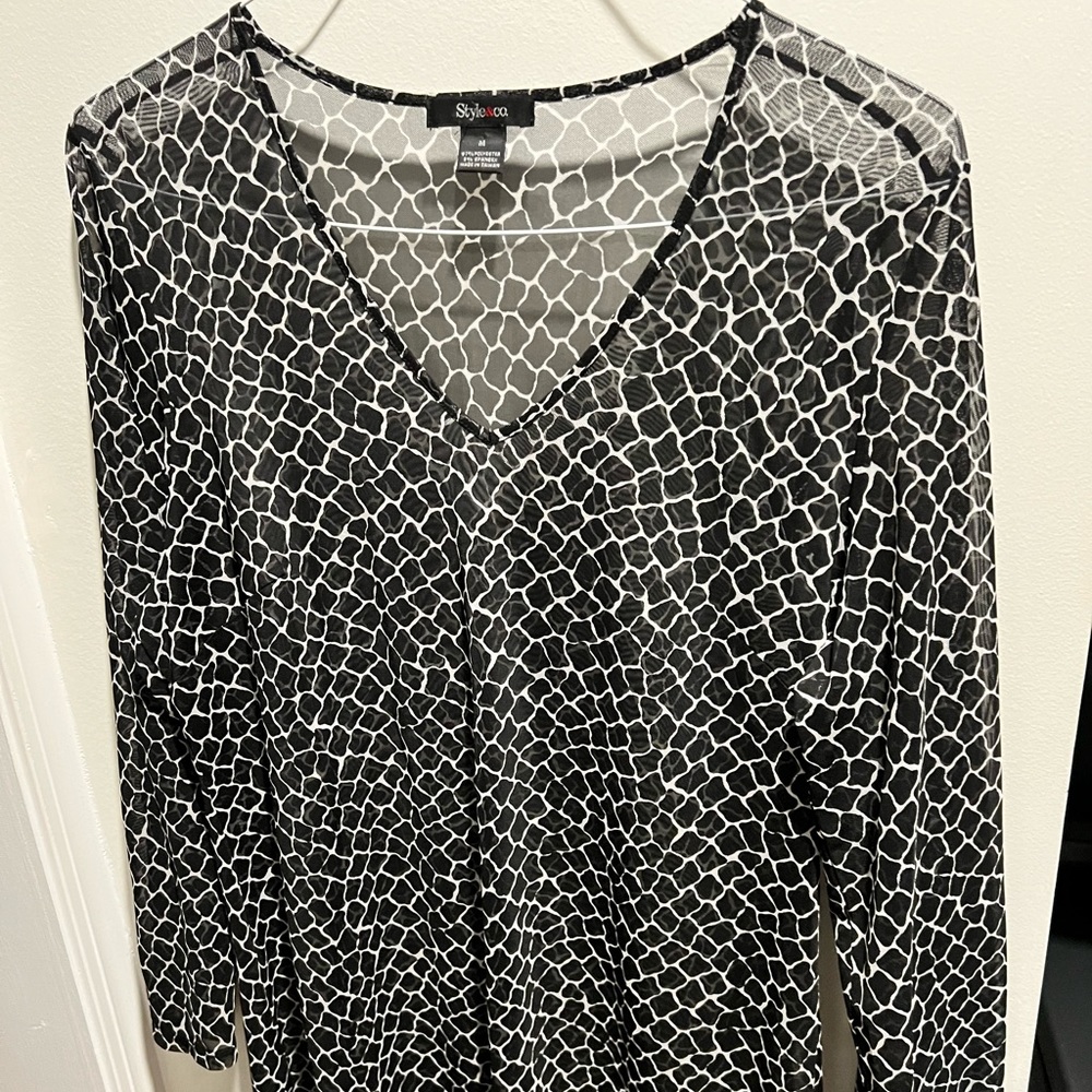 Beautiful black and white sheer cover up.